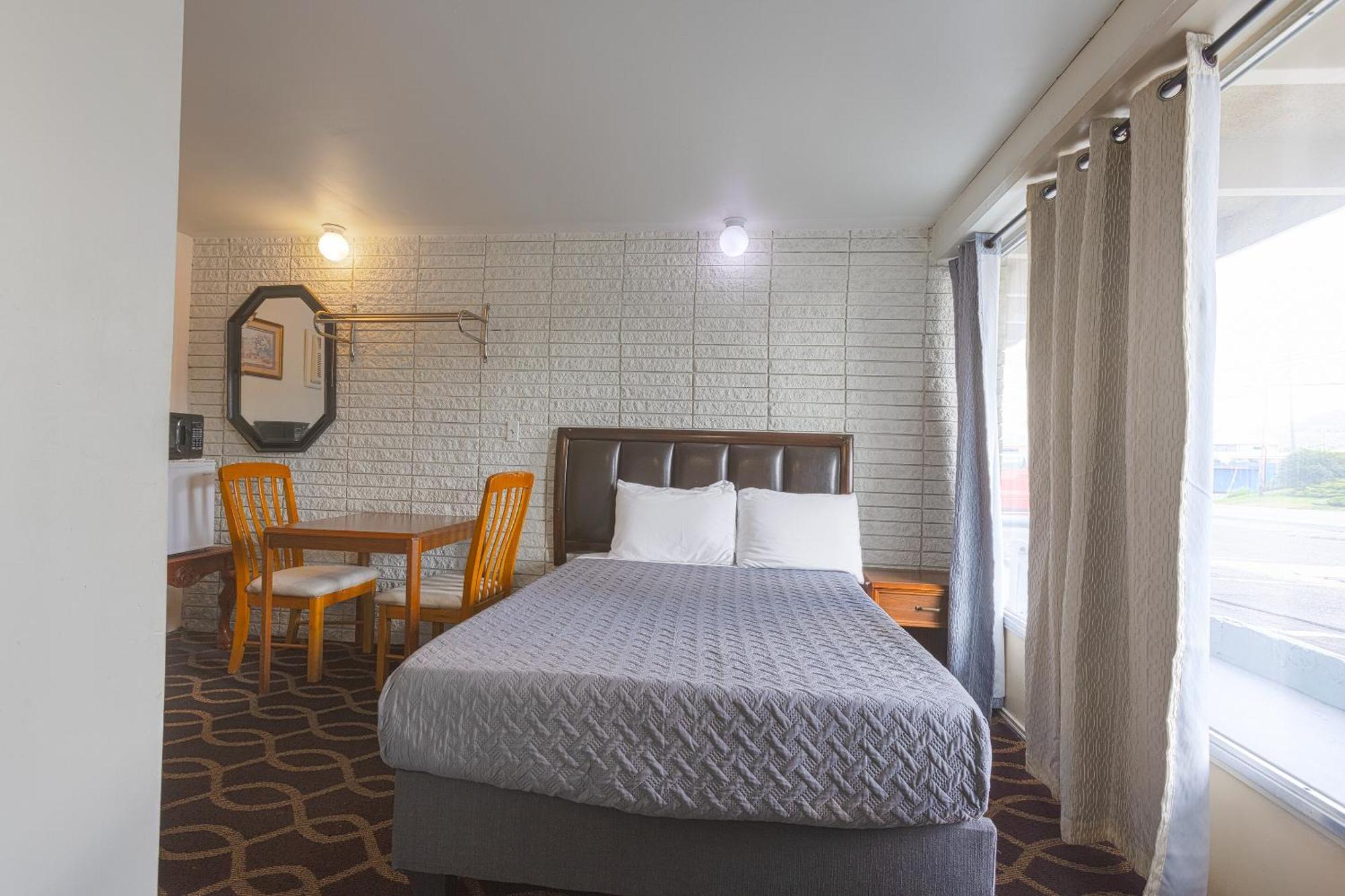 Sonrise Inn Lincoln Hwy By Oyo Breezewood エクステリア 写真