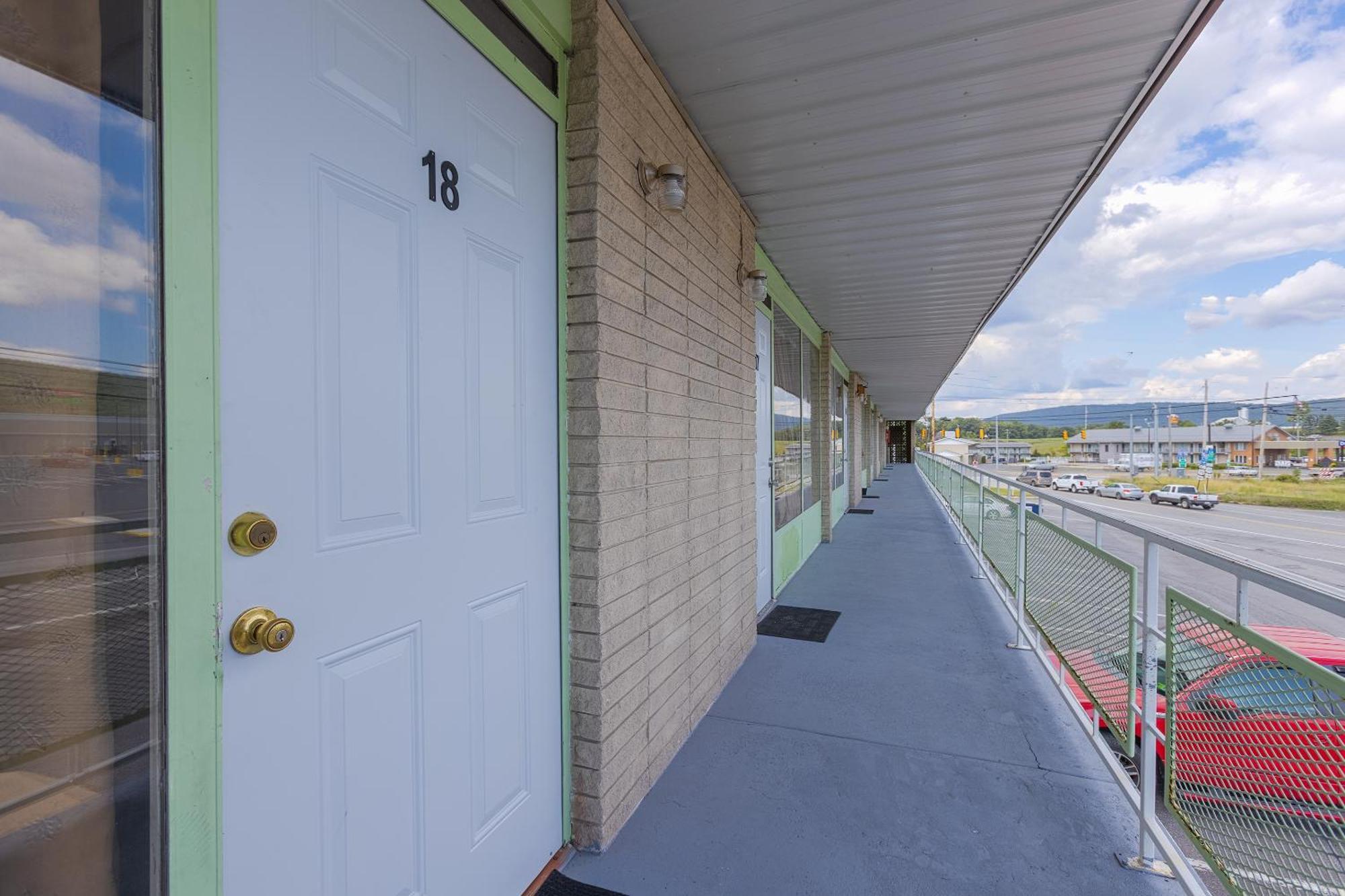 Sonrise Inn Lincoln Hwy By Oyo Breezewood エクステリア 写真