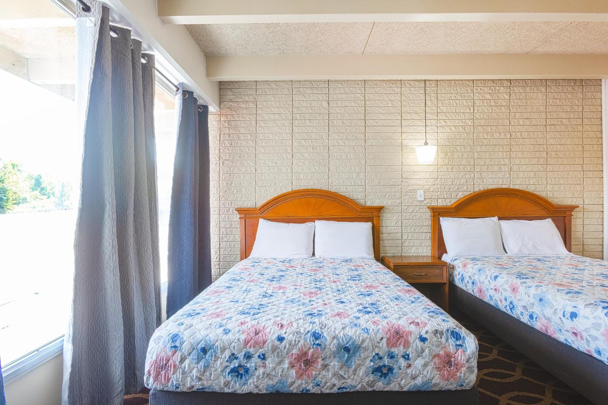 Sonrise Inn Lincoln Hwy By Oyo Breezewood エクステリア 写真