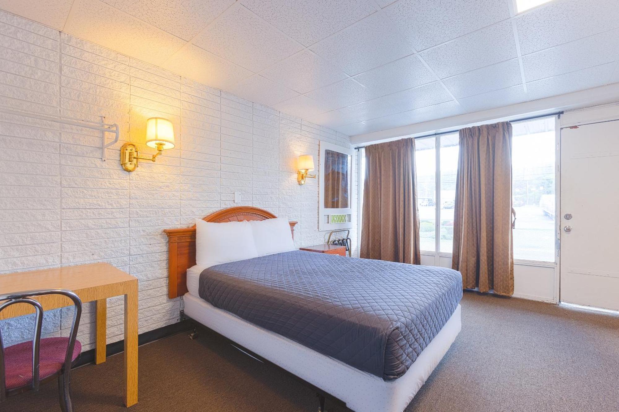 Sonrise Inn Lincoln Hwy By Oyo Breezewood エクステリア 写真