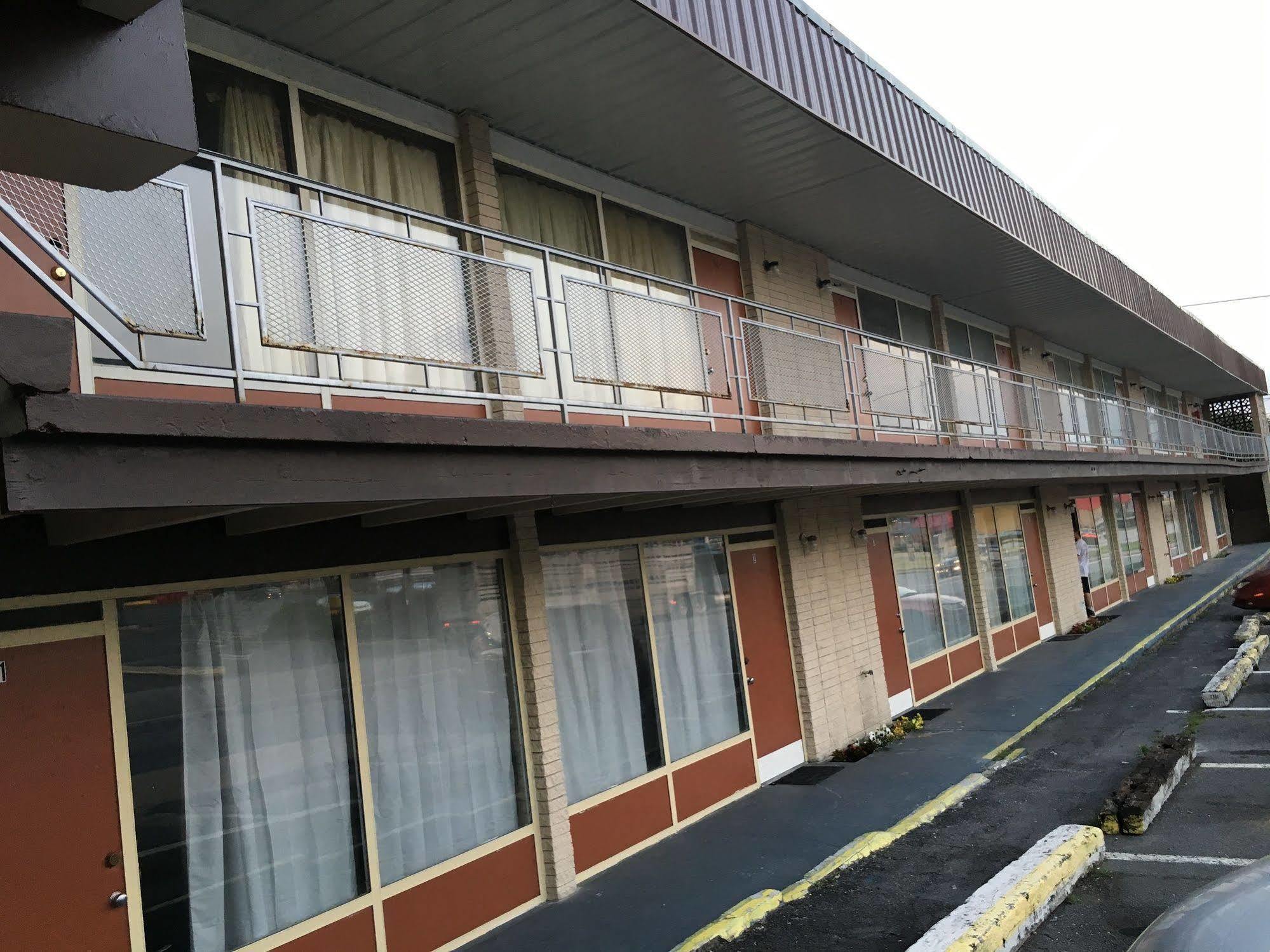 Sonrise Inn Lincoln Hwy By Oyo Breezewood エクステリア 写真