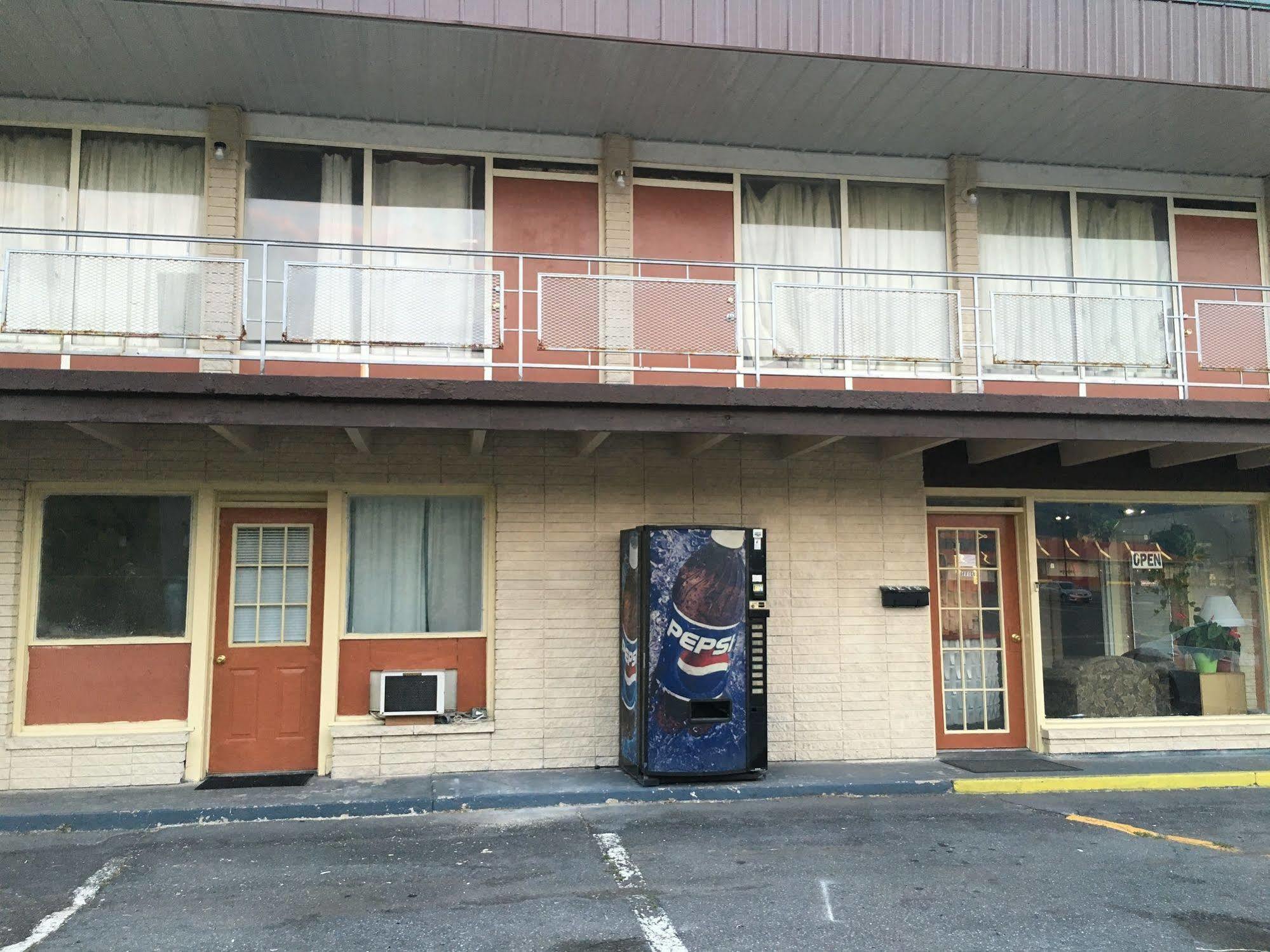 Sonrise Inn Lincoln Hwy By Oyo Breezewood エクステリア 写真